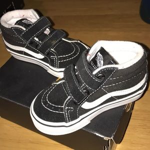 Black and white toddler vans